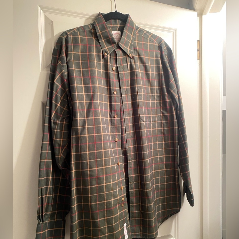 Brooks brothers a 346 button down men’s medium! Excellent
